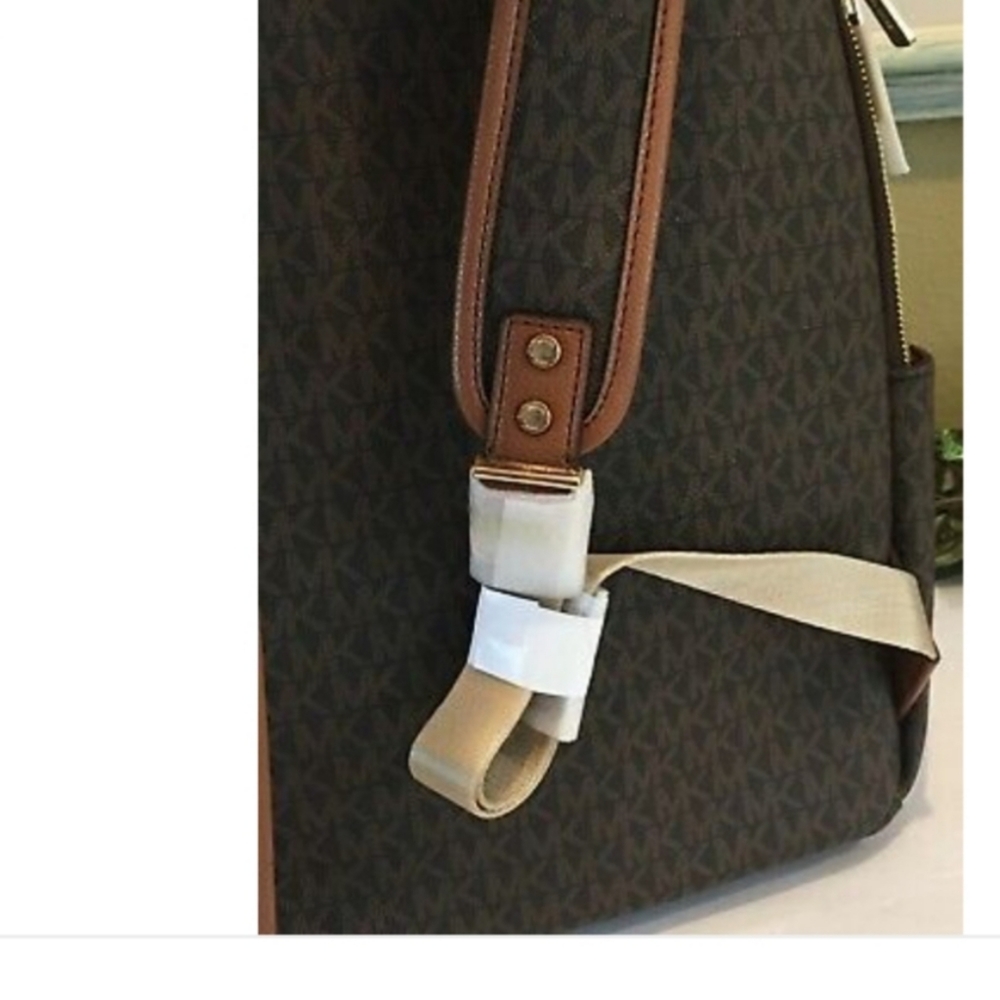 MICHAEL KORS LARGE BACKPACK - Picture 11 of 13